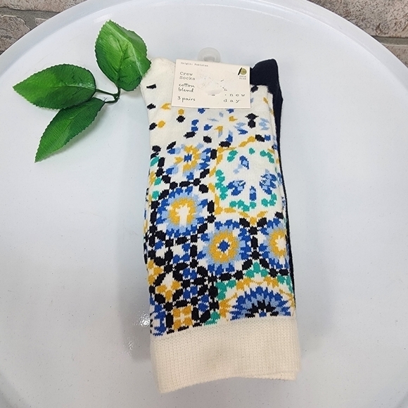 A NEW DAY Crew Socks Set of 3 - Picture 7 of 7